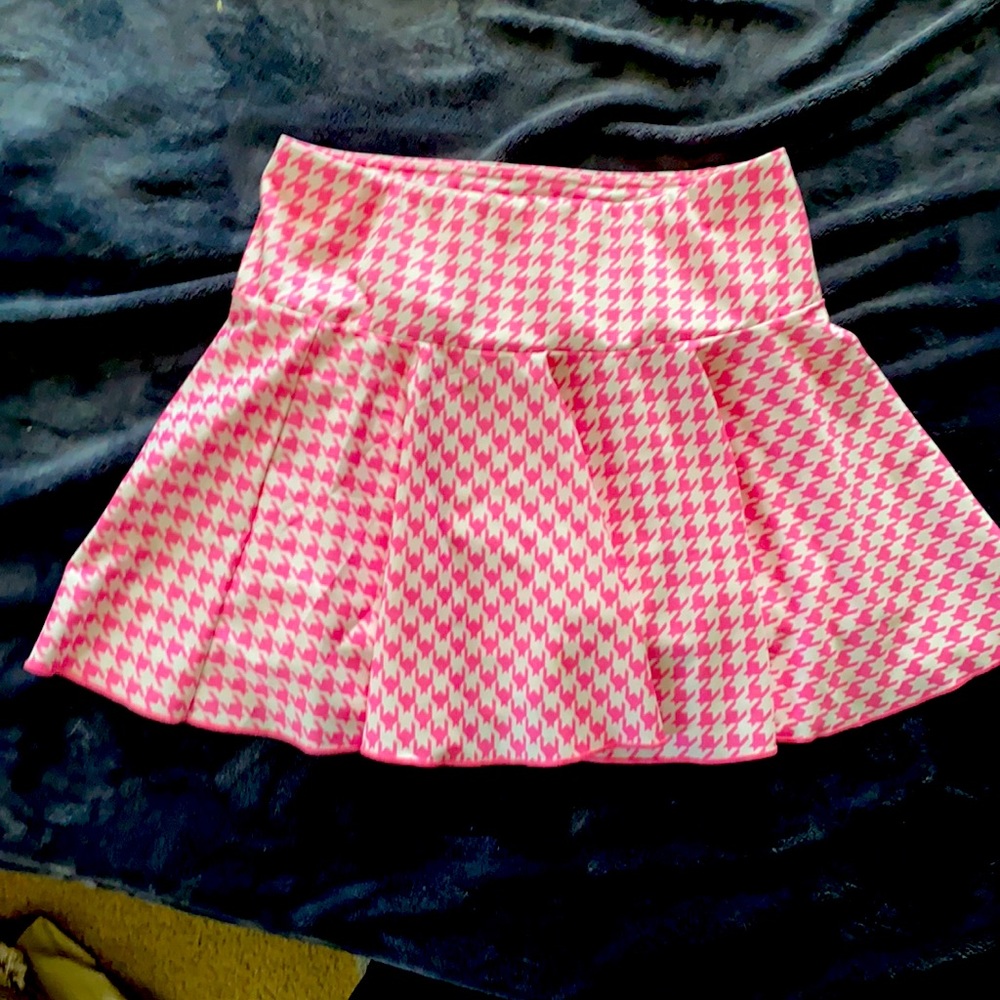 Pink skort size small (never worn)